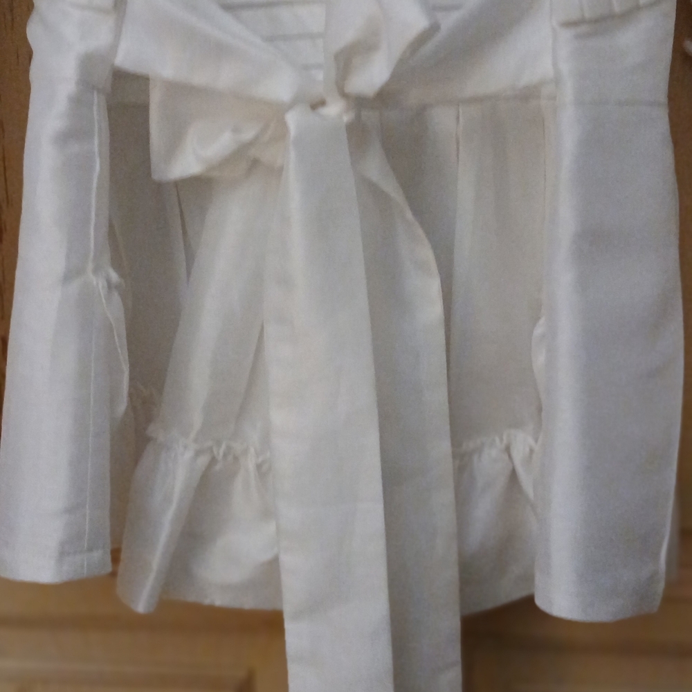 Chic White Women's Blouse with Bow Detail